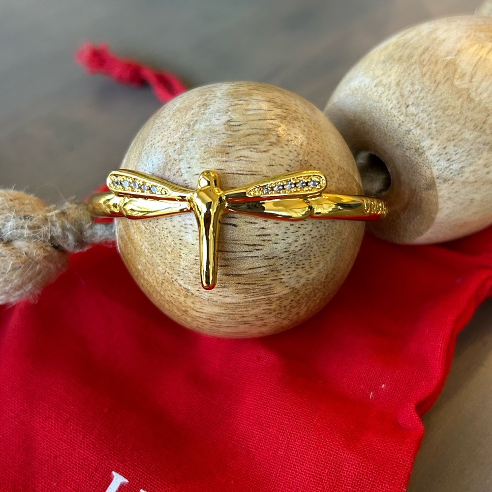 UNO de 50 Gold Dragonfly Cuff Bracelet with Crystal Wings - Picture 2 of 12